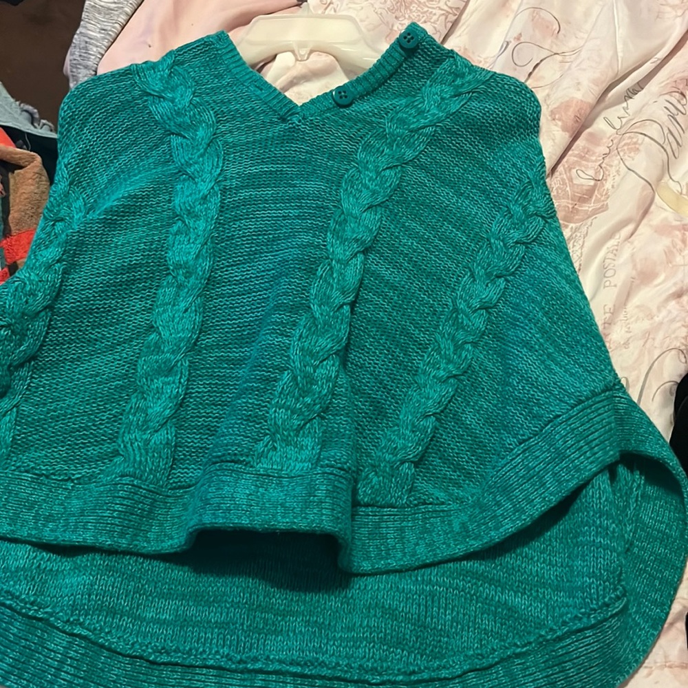 Really cute for fall pictures, a nice teal color